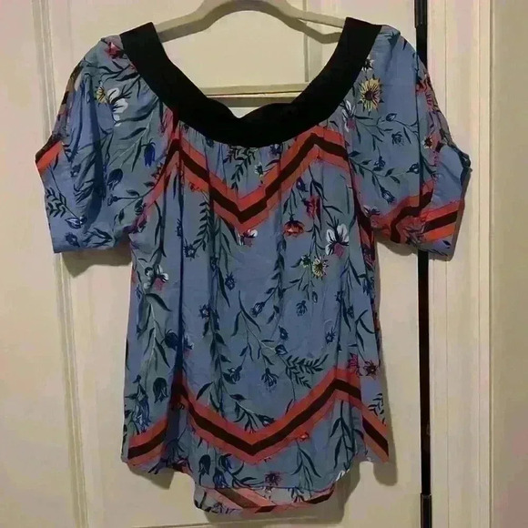 Juicy Couture size M Shirt w Floral Pattern - Picture 2 of 4